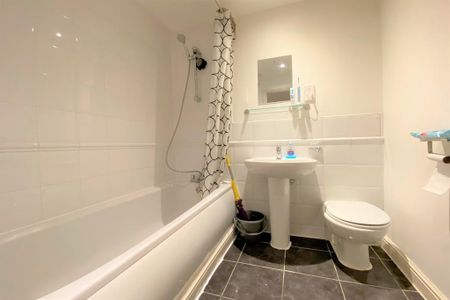 2 bedroom apartment to rent - Photo 5