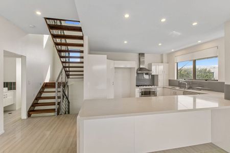 Absolute Beachfront Living – Coastal Residence with Ocean Views&excl; - Photo 5