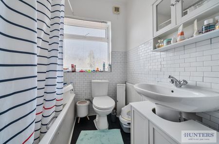 2 bedroom House To Let Total Size: 894 SQ FT - Photo 2