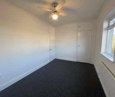 3 bedroom end of terrace house to rent - Photo 3