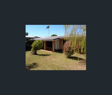 Centrally located house in Mooroobool - Photo 5