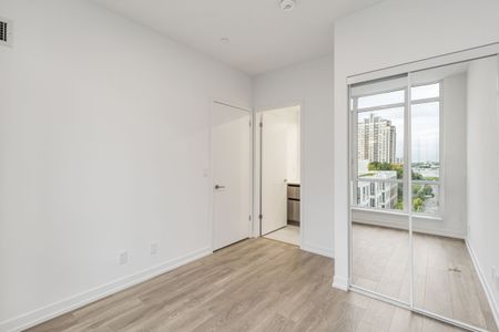 For Lease - 8 Beverley Glen Boulevard, Vaughan, Ontario - Photo 2