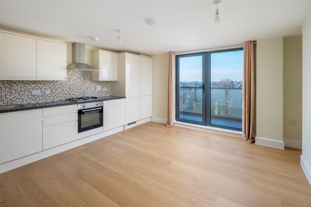 (First Floor Flat) Charter House, 450 High Road, Ilford - Photo 3