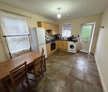 2 Bed Flat, Shirley High St, SO15 - Photo 3