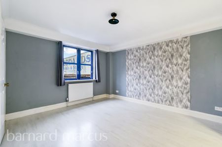 High Street, BRENTFORD - Photo 3