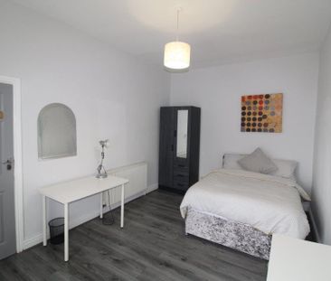 1 bedroom in a flat share to rent - Photo 5