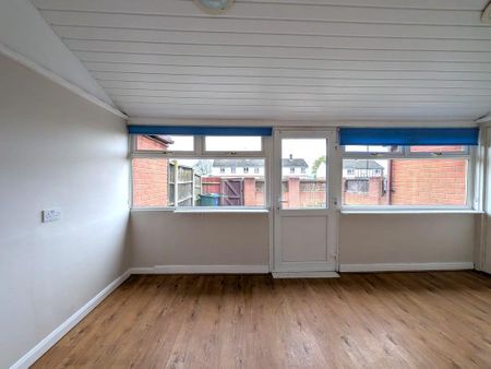 3 bedroom semi-detached house to rent - Photo 2
