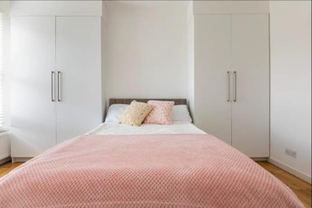 1 bedroom in a house share to rent - Photo 3