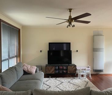 Immaculate Three Bedroom House in Beautiful Street - Photo 6