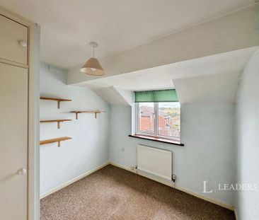 4 bedroom house to rent Valley Park Drive, Clanfield, Waterlooville... - Photo 1