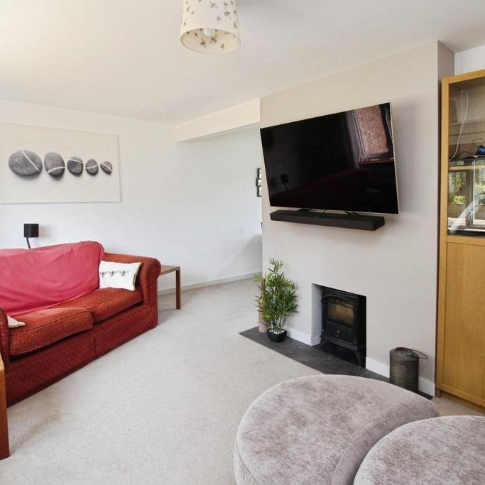 3 bedroom semi-detached house to rent - Photo 1