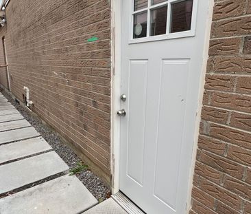 For Lease - 201 Enchanted Hills Crescent Unit# Apartment B, Toronto... - Photo 3