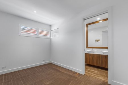 598A Sir Donald Bradman Drive - Photo 4