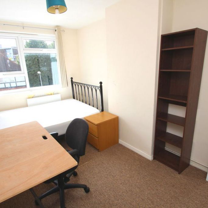 STUDENT Four Bed Duplex – Kingston (Denmark Road, KT1) - Photo 1