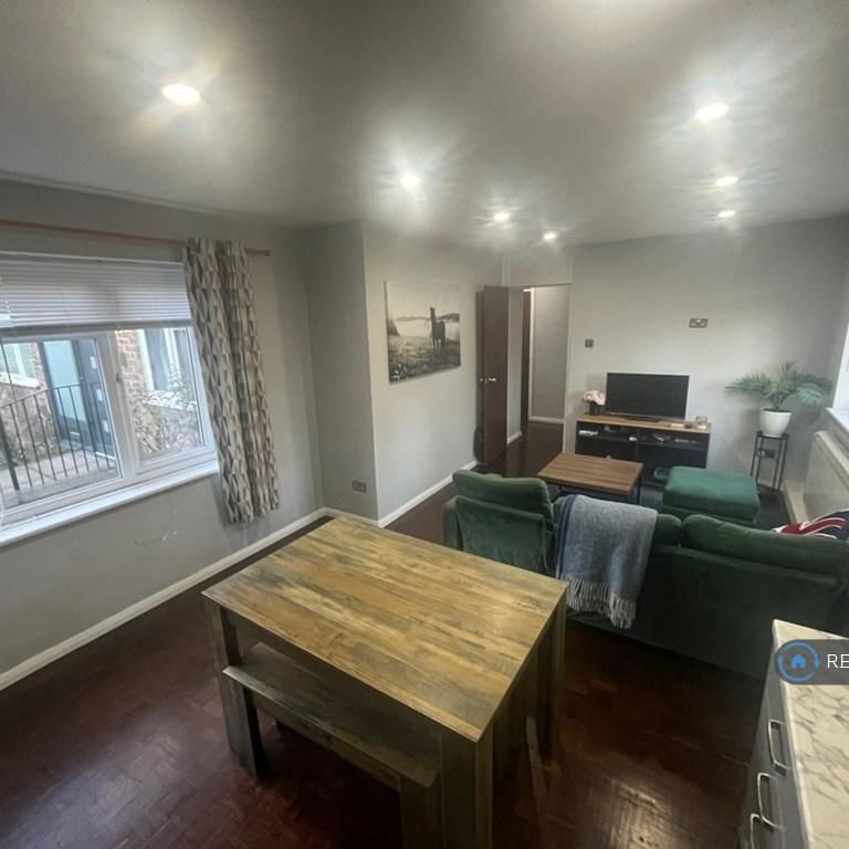 2 bedroom flat to rent - Photo 1