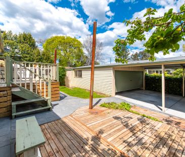 Elegant Family Living in a Prime Blackburn Location - Photo 3