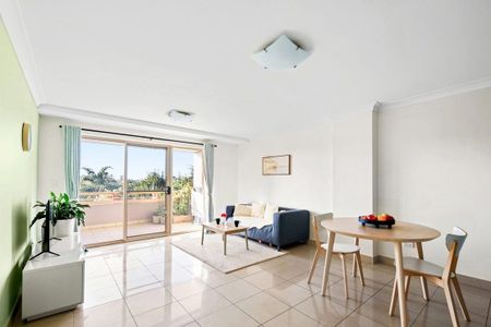 Stylish Apartment Offering Comfort and Convenience in the Heart of Ashfield - Photo 4