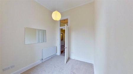 3 bedroom flat to rent - Photo 3