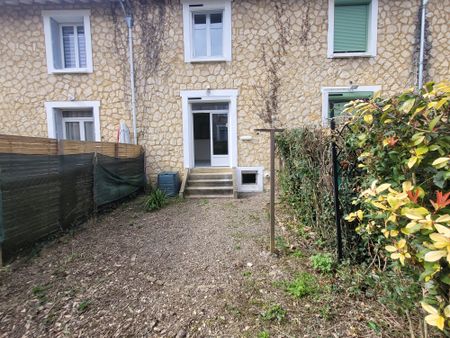 Location Maison 3 pièces 53m² ST JEAN D ANGELY 17400 - Photo 4