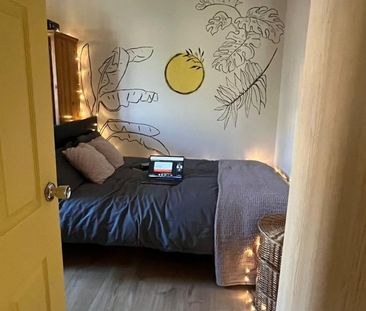 Room in a Shared Flat, Ethel Rankin Court, SW6 - Photo 1