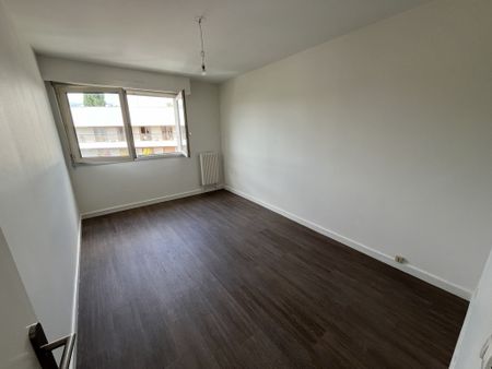 A LOUER - Résidence Près Fleuris - T3 avec balcon, parking et cave. - Photo 2