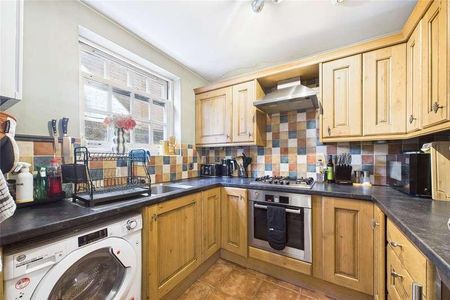 Ray Park Avenue, Maidenhead, Berkshire, SL6 - Photo 2