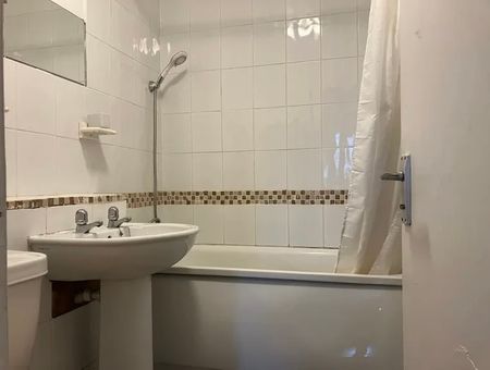 2 Bed Flat, Ellison Road, SW16 - Photo 4