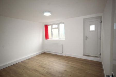 2 bedroom maisonette to rent - Photo 3