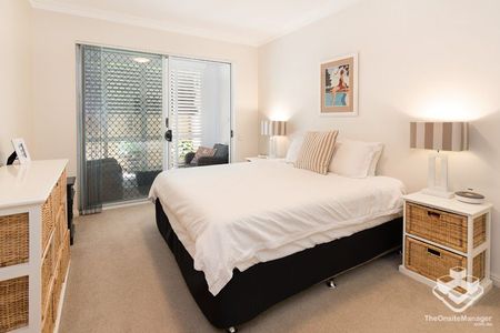 Riverfront with Private Courtyard & Garden - Break Lease - Photo 4