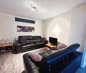 4 bedroom terraced house to rent - Photo 1