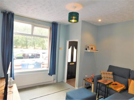 2 bedroom terraced house to rent - Photo 2