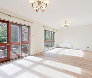 4 bedroom mews to rent - Photo 1