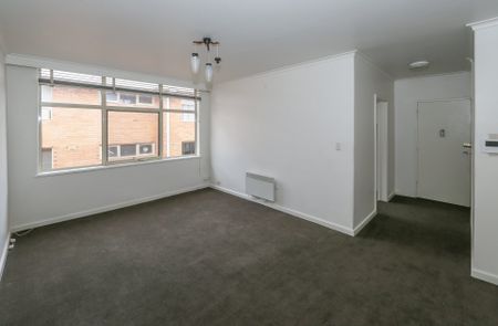 Location, spacious and Secure, a short walk to everything you would need! - Photo 4