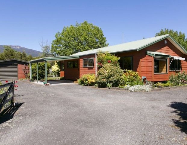 Private Family Home in Turangi - Photo 1