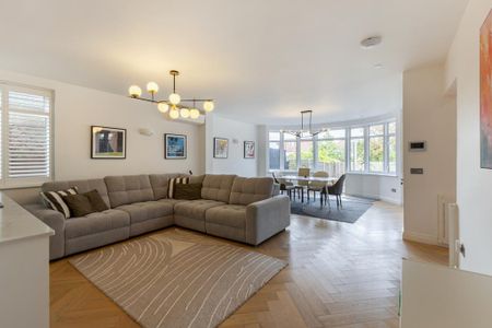 5 bedroom detached house to rent - Photo 2