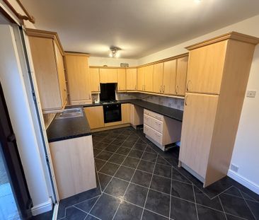 West Vale, Radcliffe - Photo 5