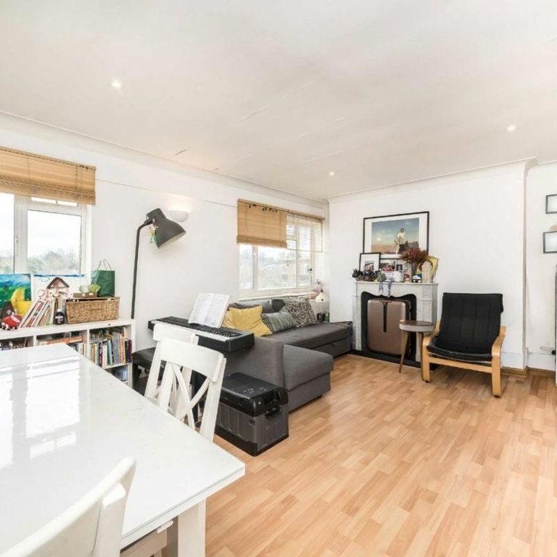 Queens Road, TW10, London - Photo 1