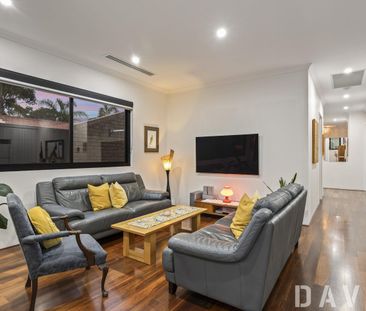 Executive Home in Prime Scarborough Location - Photo 1