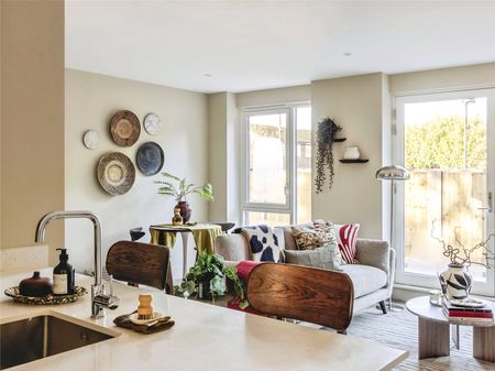 Momento, Renshaw’s Yard, 28 Mill Mead, Staines, TW18 4UQ - Photo 2