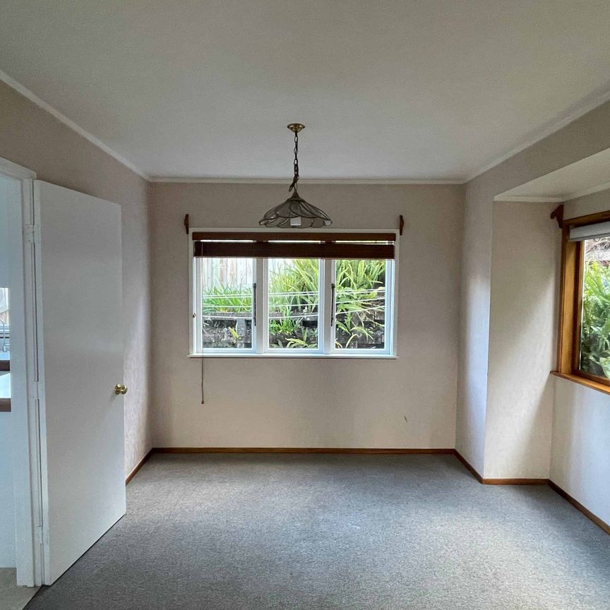 Beautiful bungalow in the heart of Remuera - Photo 1