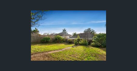 Spacious family home in prime strathmore location - Photo 4