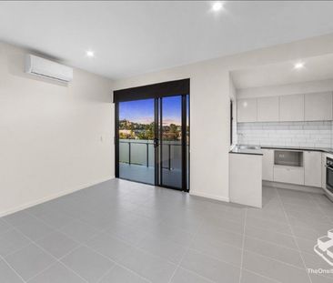 SPACIOUS TWO-BEDROOM APARTMENT IN WINDSOR! - Photo 3