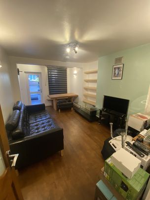 1 Bed Flat, Woodstock Road, N4 - Photo 1