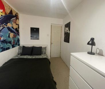 3 bedroom end of terrace house to rent - Photo 3