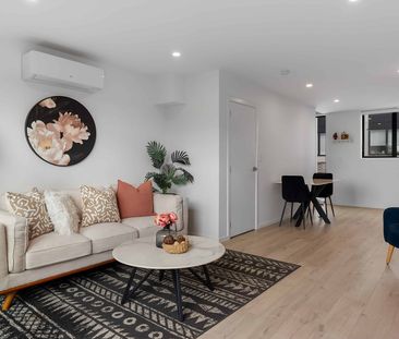 Modern Townhouse with 2 Bathrooms + Carpark - Photo 2