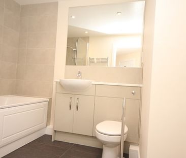 Chertsey Road, Woking - Photo 1