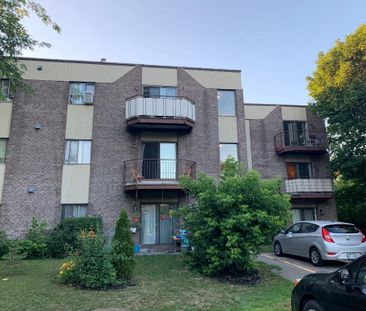 DORVAL, 3 1/2 style condo TOUT RENOVÉ pres tous les services - Photo 1