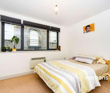 Fire Fly Avenue, Swindon, Wiltshire, SN2 - Photo 4