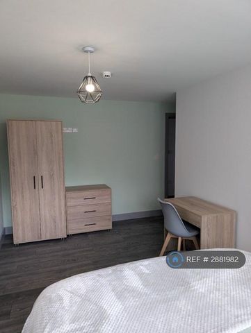 1 bedroom in a flat share to rent - Photo 5