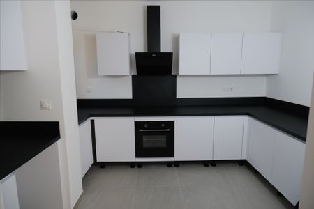 Location Appartement 5 pièces 98m² - Photo 2